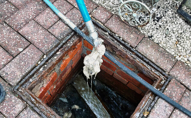 https://plumbergirrawheen.com.au/uploads/2025/06/blocked-drains-598620.jpg