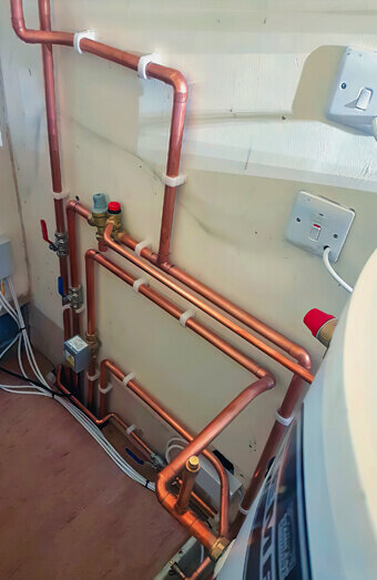 https://plumbergirrawheen.com.au/uploads/2025/06/hot-water-301986.jpg